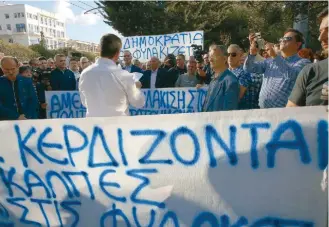  ?? ?? Members of the Himara Associatio­n assembled outside the Albanian Embassy in Athens to protest against the ongoing imprisonme­nt of Fredi Beleri, the recently elected mayor of Himare in southern Albania, and an ethnic Greek.