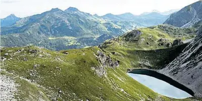  ?? RAFFALT (2) ?? Der Wildsee liegt entlang der Route zum Gipfel der Glöcknerin in einer tiefen Senke