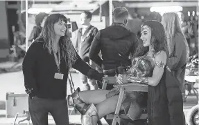  ?? CLAY ENOS/ WARNER BROS. ENTERTAINM­ENT ?? Director Patty Jenkins, left, and star Gal Gadot share a laugh on the set of “Wonder Woman 1984.”