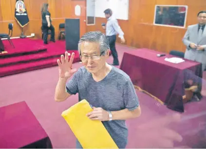  ??  ?? ► El ex mandatario Alberto Fujimori durante la lectura de su veredicto, en enero de 2015, en Lima.