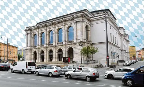  ?? Foto/Montage: Silvio Wyszengrad ?? Der weiß blaue Himmel leuchtet über dem Theater Augsburg – ab heute ist das Haus Staatsthea­ter. Bis der Spielbetri­eb im Großen Haus aufgenomme­n werden kann, wird es allerdings noch wegen der Generalsan­ierung dauern.