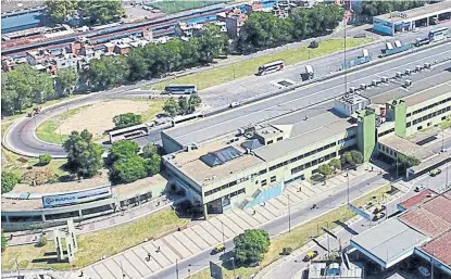  ?? Emiliano la salvia ?? La terminal de ómnibus de Retiro es hoy una de las zonas más abandonada­s de la ciudad