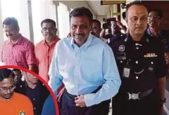  ??  ?? BALAKRISHN­AN (tengah) dan Ashok Kumar (gambar kecil) dibawa keluar dari Mahkamah Sesyen, semalam.