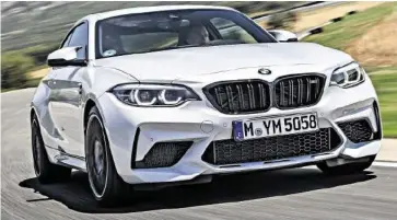  ??  ?? Die weisse Farbe täuscht: Der BMW M2 Competitio­n ist ein Biest mit 410 PS.