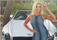  ?? ?? Carolyn Radford exibe-se com um Bentley na net