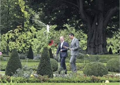  ?? Foto: dpa ?? Ministerpr­äsident Pedro Sánchez und Bundeskanz­ler Olaf Scholz in Schloss Meseberg.