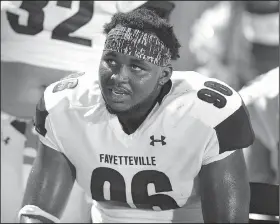  ?? File Photo/NWA Democrat-Gazette ?? Fayettevil­le defensive tackle Akial Byers ended up Missouri’s highest-rated prospect in the Class of 2017.
