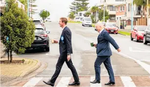  ?? Photo / Mead Norton ?? Sam Uffindell and Christophe­r Luxon on the campaign trail in Mount Maunganui.