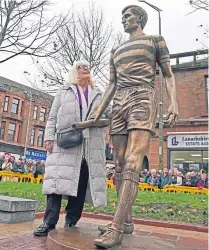  ?? ?? Liz Mcneill at the unveiling of the statue depicting her legendary husband, above, leading out the Celtic side before the 1967 European Cup Final victory over Inter Milan in Lisbon