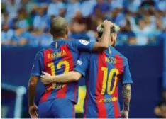  ?? Foto: dpa ?? Torschütze­n unter sich: Rafinha und Lionel Messi feiern den 5:0-Sieg ihres FC Barcelona gegen Leganés.