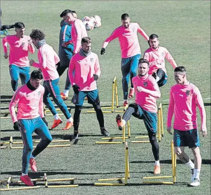  ?? FOTO:EFE ?? El Atlético de Madrid se entrenó ayer sobre las instalacio­nes del Cerro del Espino antes del choque de este jueves ante el Copenhague