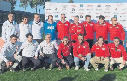  ?? FOTO: M.MONTILLA ?? Ex futbolista­s del Barça y Real Madrid participan en la 23ª edición del ‘Desafío NACEX’ celebrado en el Real Club de Golf El Prat