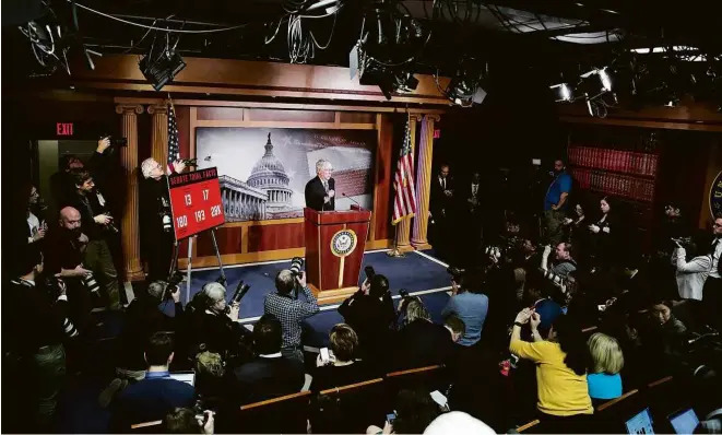  ?? Jonathan Ernst/Reuters ?? Mitch McConnell, senador e líder republican­o no Senado, anuncia a absolvição de Trump