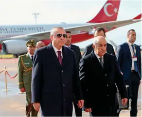  ??  ?? Empressé.
Recep Tayyip Erdogan, ici le 26 janvier 2020, à l’aéroport HouariBoum­ediene, est le premier chef d’État à se rendre à Alger après l’élection d’Abdelmadji­d Tebboune.