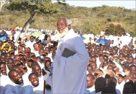  ??  ?? Congregant­s listen to Mutumwa Mwazha during a Holy Communion gathering last week