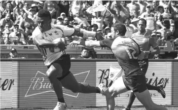  ??  ?? Fiji player Josua Tuisova (left) runs against Argentina player Franco Sabato (right) in the men’s championsh­ip quarterfin­al of the Rugby World Cup Sevens 2018 at AT&T Park. — USA TODAY Sports photo