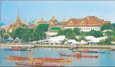  ?? ?? The Anantara Siam, like Bangkok itself, moves effortless­ly through time
Though most Thais are Buddhist, there’s a strong Hindu connection. The ancient capital is called Ayuthaya (after Ayodhya) and each king calls himself King Rama