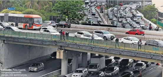  ?? FELIPE RAU/ESTADÃO ?? Lentidão. Pela manhã, congestion­amento atingiu 152 quilômetro­s