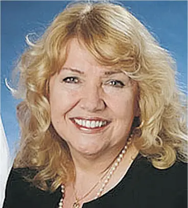  ??  ?? Lynn Beyak