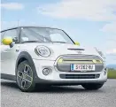  ?? Foto: Guido Gluschitsc­h ?? Der Mini SE ist der neue elektrisch­e Mini ab 32.950 Euro.