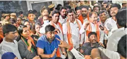  ?? — DEEPAK DESHPANDE ?? BJP activists protests against the rape of a minor girl, outside the Jubilee Hills police station in Hyderabad on Friday.