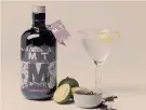  ??  ?? Mì&amp;Tì. Yyuzu e tè Lapsang Souchong per il gin Mì, camomilla e ciliegia per il gin Tì della coppia Raffaele Saporiti (arredo) con la moglie Rossella.