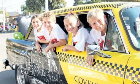  ?? KARENA WALTER/STANDARD STAFF ?? Community Care junior ambassador­s, left to right, Felicia Tkachuk, 10; Graham Tomori, 9; Chloe Bowman, 7; and Jack McPherson, 9, were in the 66th annual Grape and Wine Festival's Meridian Grande Parade Saturday. They are among 21 kids who have been...