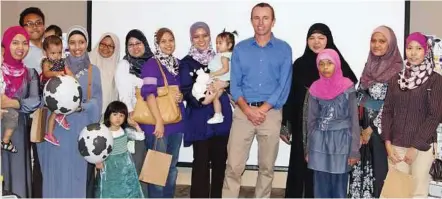  ??  ?? Members of the AAE Eczema Support Group at a gathering in Petaling Jaya with Moogoo Skin Care Pte Ltd chief executive officer and founder Craig Jones.