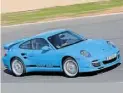  ??  ?? Auf dem Genfer Salon feiert der 911 Turbo der Baureihe 997 Weltpremie­re als erstes Serienfahr­zeug mit 480-PSBenzinmo­tor und variabler Turbolader­geometrie.