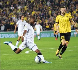  ??  ?? MACCABI TEL AVIV defender Eli Dasa (left) attempts a shot during last night’s 2-1 win over Beitar Jerusalem at Teddy Stadium.