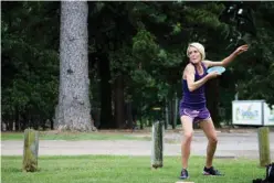  ?? Staff photo by Forrest Talley ?? Lauré Kennedy, one of the top women players, gets ready to putt.