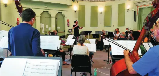  ?? EUROPA PRESS ?? Ensayo con los músicos que saldrán en el estreno de la obra inédita del compositor