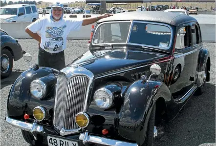  ??  ?? James Welch with his restored 1948 Riley RMB in New Zealand before he donated it to Britain’s National Motor Museum.