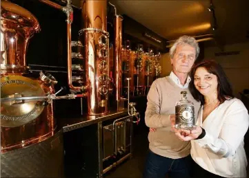  ?? (Photos Luc Boutria) ?? Martine et Jean Donnay sont à la tête de la distilleri­e de Toulon, dans la basse-ville, place Gambetta : fiers de leur adresse et de leur activité.