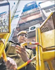  ??  ?? A policeman barricades the area outside the gutted factory. Most buildings in Anaj Mandi have remained shut since Sunday after the fire broke out in an illegal factory, killing 43. SANCHIT KHANNA/HT PHOTO