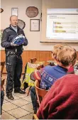  ?? FOTO: CHRISTIAN KANDZORRA ?? Polizist Jürgen Kreuels war beim ADFC zu Gast.