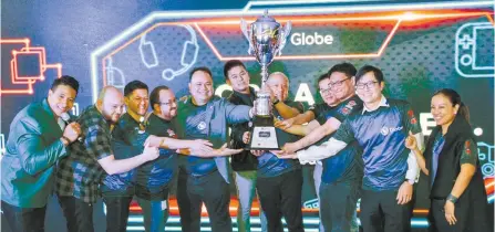  ??  ?? Globe President and CEO Ernest Cu (middle) along with Globe executives and partners from Mineski, Riot Games and Garena showed their commitment in shaping the growing eSports industry in the Philippine­s.