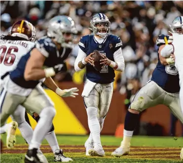  ?? Mark Schiefelbe­in/associated Press ?? Cowboys quarterbac­k Dak Prescott, center, says he’s “definitely confident” that he and the team will come to terms on a new contract as he prepares to enter the final year of his current deal.