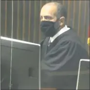  ?? MACOMB DAILY IMAGE FROM VIDEO ?? Judge Michael Servitto on the bench Wednesday in Macomb County Circuit Court in Mount Clemens.