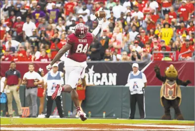  ?? Mitchell Leff / Getty Images ?? Temple’s Kenny Yeboah catches a touchdown in the fourth quarter of the Owls’ 2017 victory over Maryland on Saturday Lincoln Financial Field in Philadelph­ia.