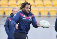  ?? AFP ?? Mathieu Bastareaud warms up during a training session. —