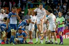  ?? PHOTO: PHOTOSPORT ?? The Chiefs celebrate winning the Super Rugby quarterfin­al against the Stormers in ... Cape Town on Sunday.