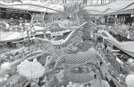  ?? WU SHUJIAN / FOR CHINA DAILY ?? A Chinese dragon made of balloons is placed at a shopping mall in Rugao, Jiangsu province, in January, to celebrate the upcoming Chinese New Year.