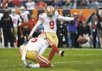 ?? Nam Y. Huh / Associated Press ?? Robbie Gould kicks the winning field goal with 4 seconds left in the game. It was the second five-field-goal game of the season for Gould, who played 11 seasons with Chicago.