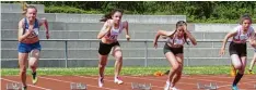  ?? Foto: Werner Friedel ?? Start zum 100 Meter Sprint Rennen der weiblichen Jugend U16 in Donauwörth mit Sophie Scharfenst­einer von der LG Zusam (links).