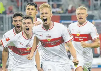  ?? FOTO: IMAGO ?? Nach langer Zeit wieder Grund zur Freude: Andreas Beck, Timo Baumgartl und Benjamin Pavard (v. re.).