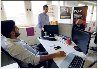  ?? (Photos Jean-François Ottonello) ?? Ambiance décontract­ée dans l’open space de la pépinière de startups monégasque­s, qui vient d’accueillir ses deux premiers « incubés ».