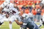  ?? Joe Buvid / Contributo­r ?? UTSA quarterbac­k Cordale Grundy will miss today’s game against Fla. Internatio­nal because of injury.