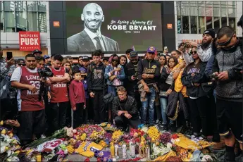  ?? MARCUS YAM / LOS ANGELES TIMES ?? Fans gather outside the Staples Center in Los Angeles on Sunday to mourn the death of Kobe Bryant after news spread that Bryant and his daughter, Gianna, 13, are among nine dead in a helicopter crash in Calabasas that morning.