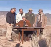  ?? THE REPUBLIC FILE PHOTO ?? January 2000: President Bill Clinton signs a proclamati­on announcing the creation of Grand Canyon Parashant National Monument and two other national monuments.